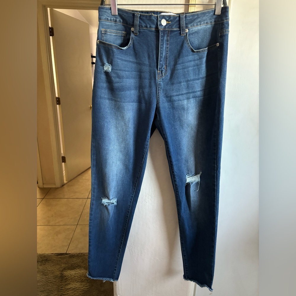 Excellent condition Loueera Blue Distressed Jeans, Size 11